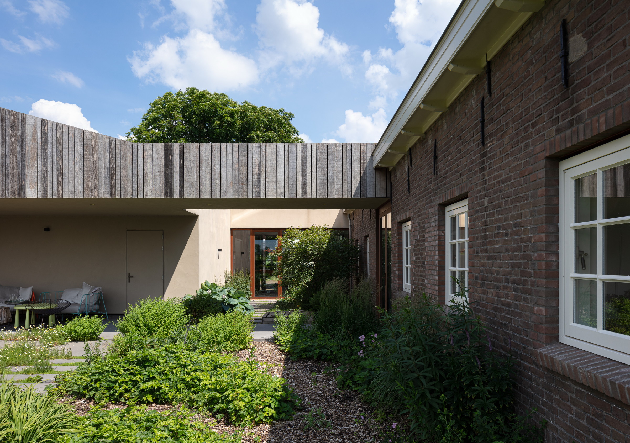 13-Zecc_Architecten-Farm_house-Utrecht-wood-concret.JPG