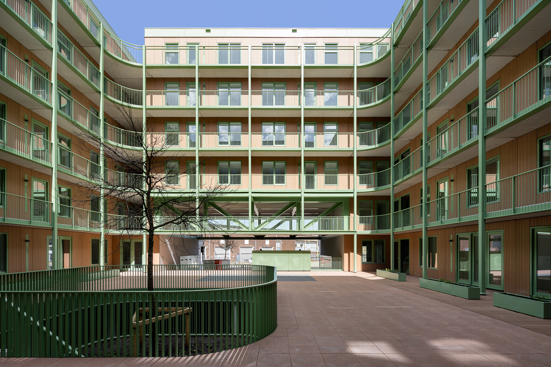 1Zecc-Solitair-housing-Utrecht-exterior-courtyard.JPG