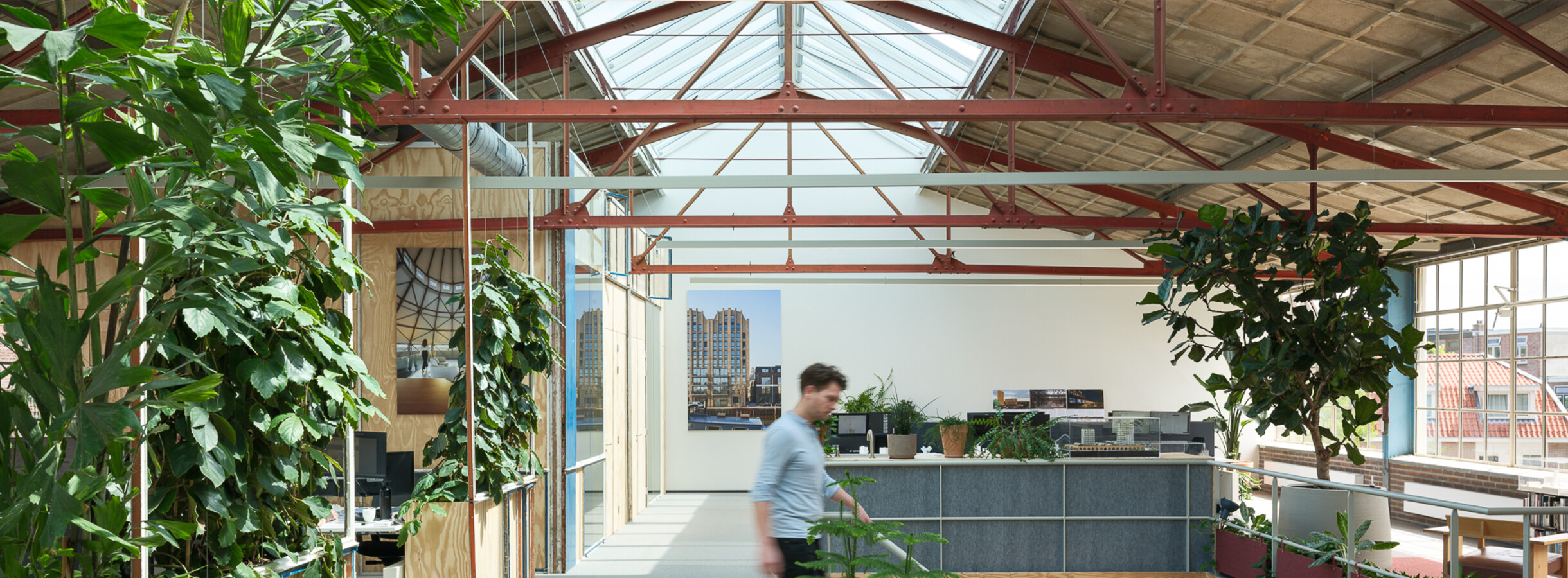 1Zecc-Onderdelenloods-Utrecht-Office-interior-upperf.JPG