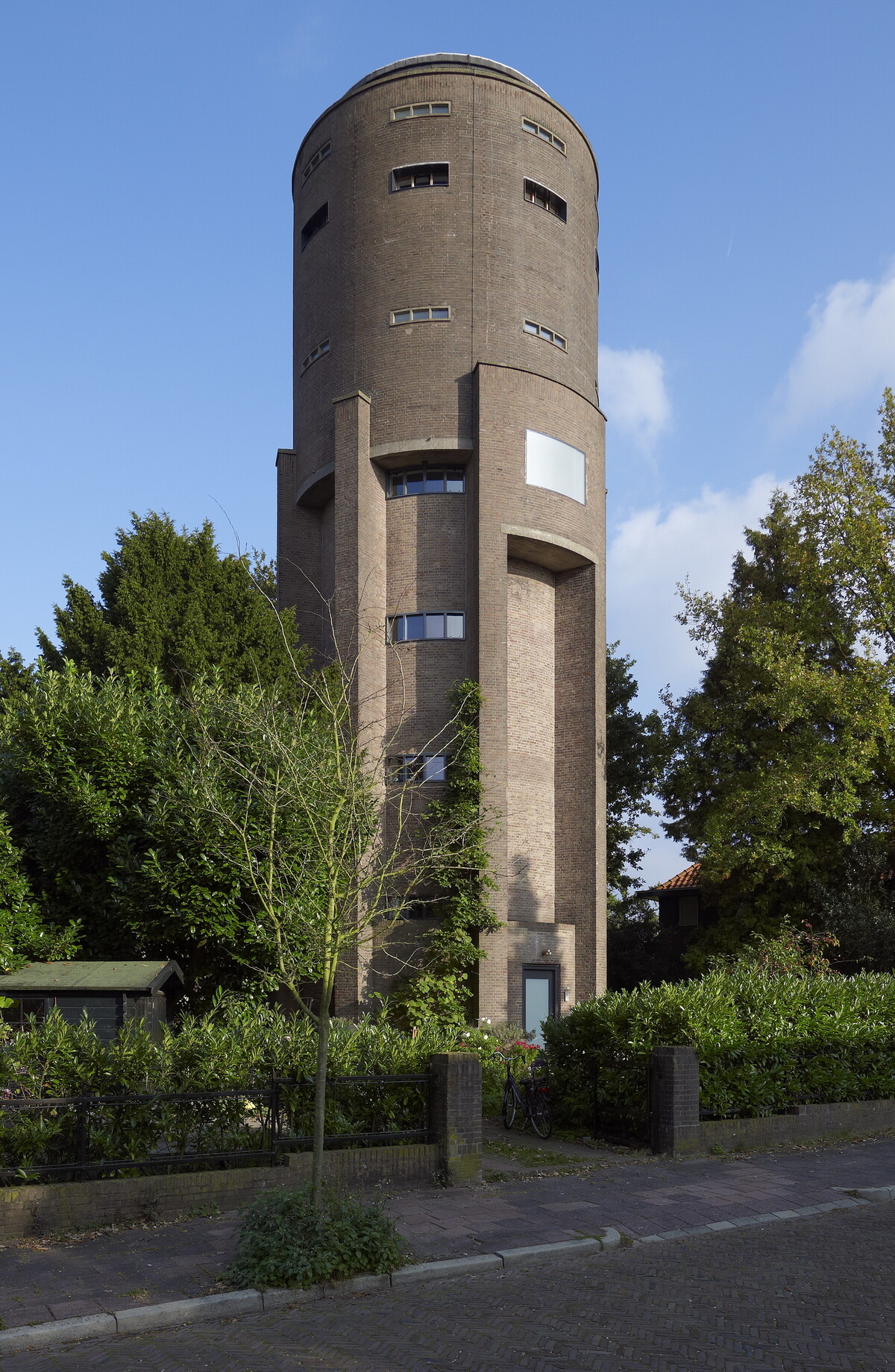 Zecc-transformation-water_tower-monument-house-Soes.jpg