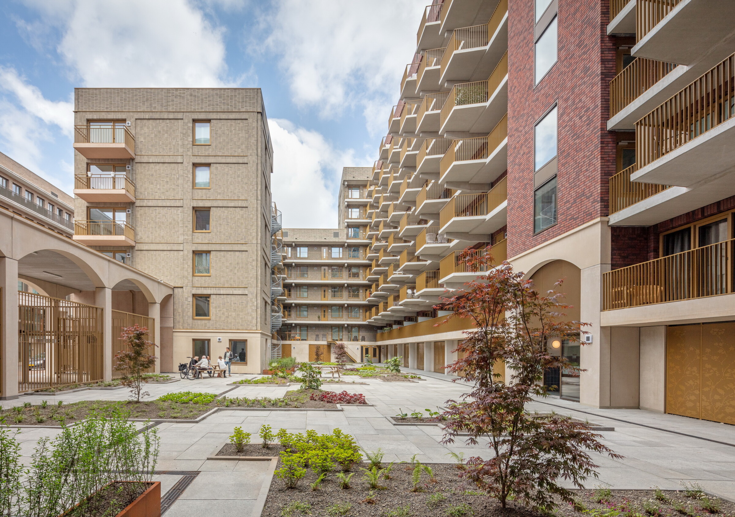 2Zecc-G8-Tango-housing-Utrecht_LRC-exterior-courtyar.jpg