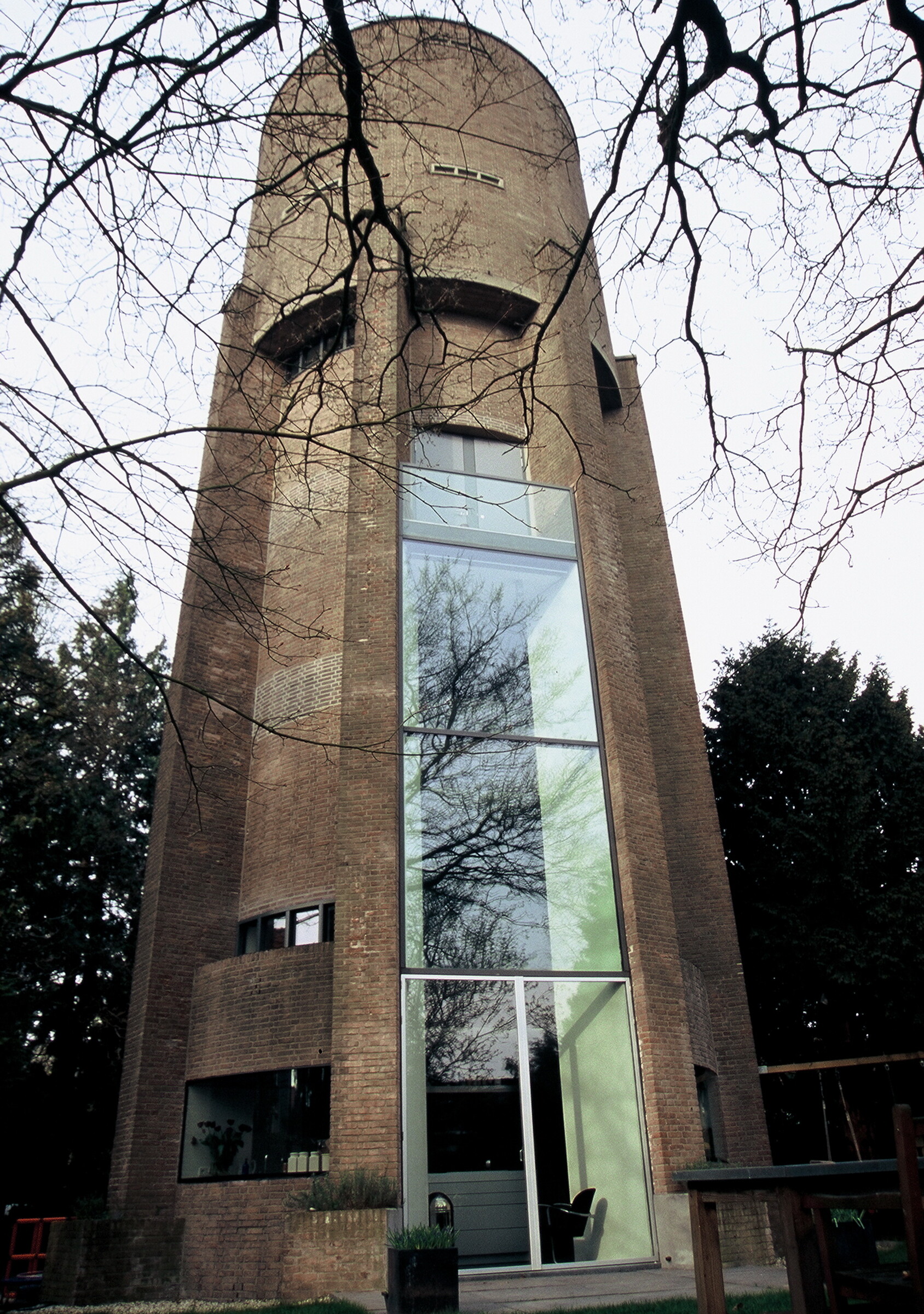 7Zecc-transformation-water_tower-monument-house-Soes.jpg