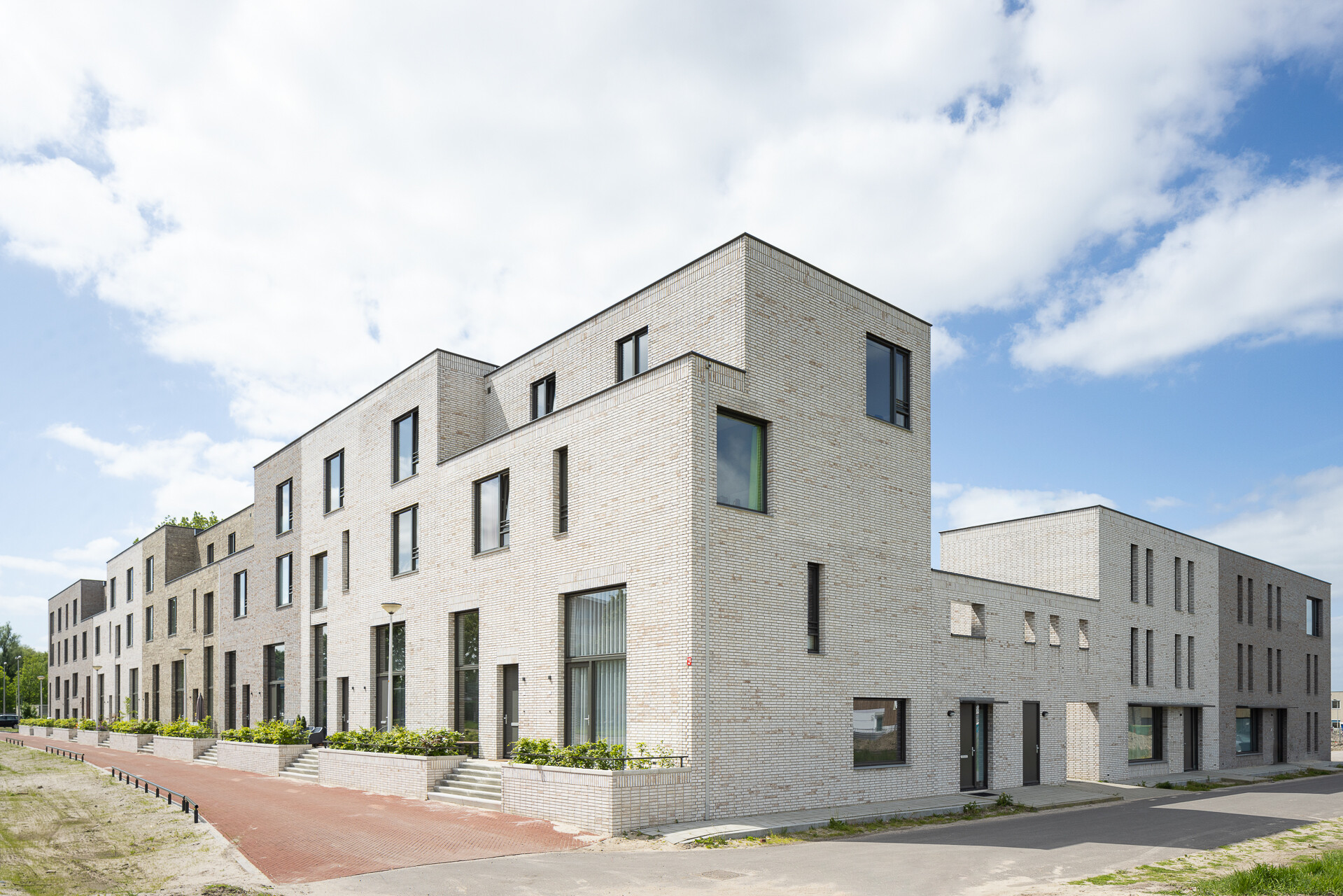 Zecc-Janninkkwartier-Enschede-housing-exterior-side.JPG